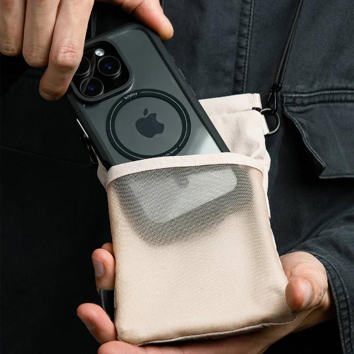 Shop and buy Bitplay Essential Phone Pouch| KURUMIZ online with great deals and sales prices with fast and safe shipping. KURUMIZ is the largest Singapore official authorised retailer for the largest collection of mobile premium accessories.