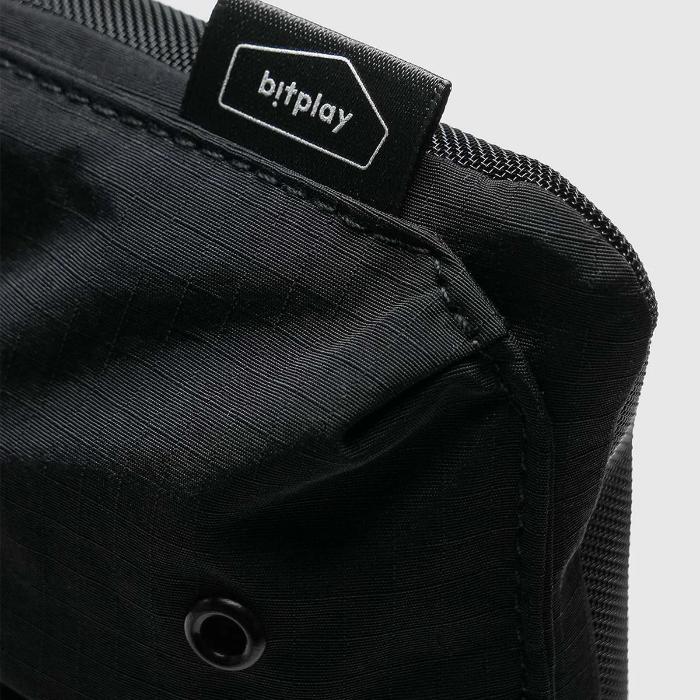 Shop and buy Bitplay Essential Phone Pouch| KURUMIZ online with great deals and sales prices with fast and safe shipping. KURUMIZ is the largest Singapore official authorised retailer for the largest collection of mobile premium accessories.