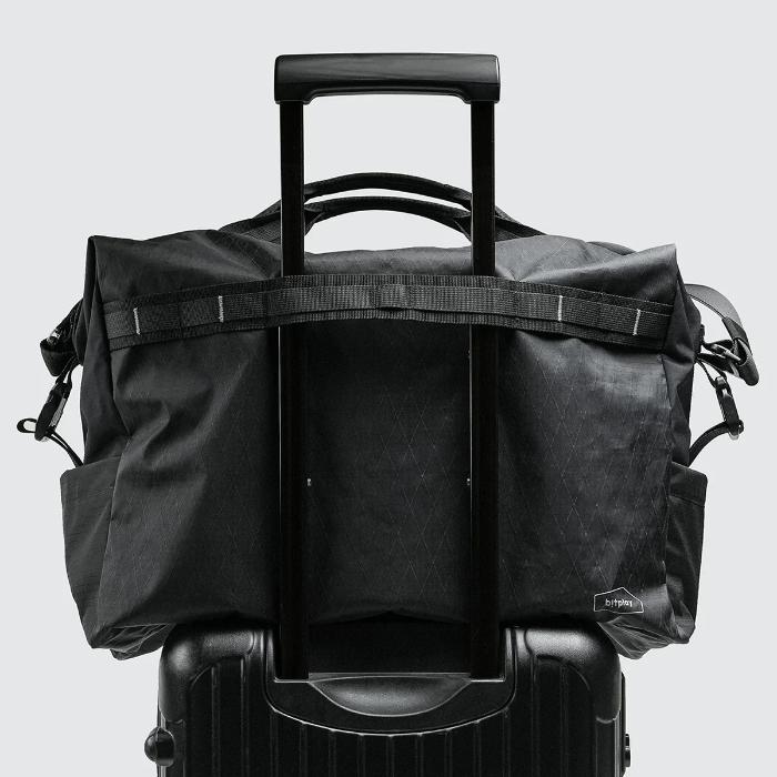 Shop and buy Bitplay Black Series Travel Duffel Bag 45L| KURUMIZ online with great deals and sales prices with fast and safe shipping. KURUMIZ is the largest Singapore official authorised retailer for the largest collection of mobile premium accessories.