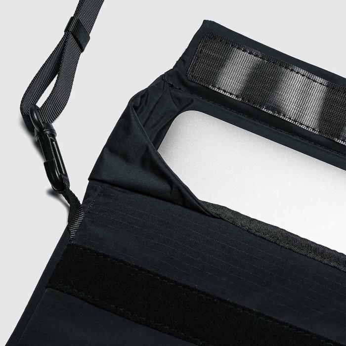 Shop and buy Bitplay Essential 14" / 16" Lightweight, Water-Repellent Sling-Bag| KURUMIZ online with great deals and sales prices with fast and safe shipping. KURUMIZ is the largest Singapore official authorised retailer for the largest collection of mobile premium accessories.