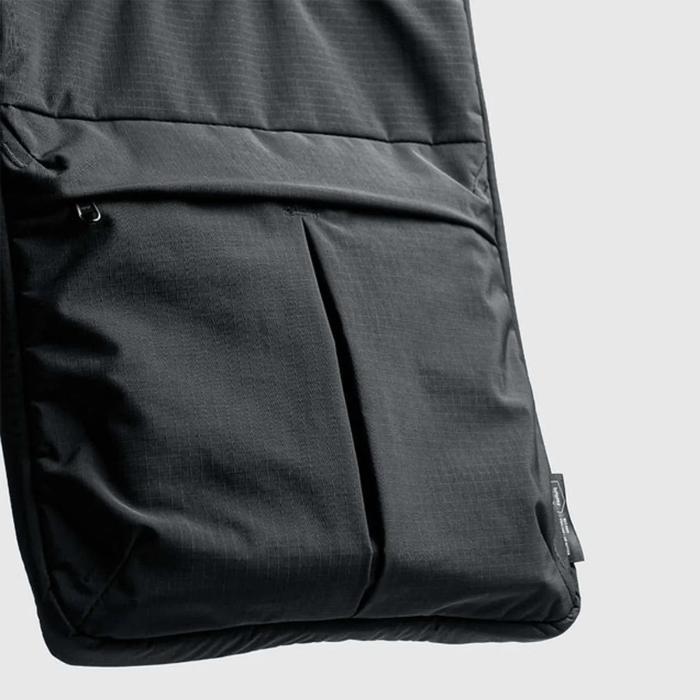 Shop and buy Bitplay Essential 14" / 16" Lightweight, Water-Repellent Sling-Bag| KURUMIZ online with great deals and sales prices with fast and safe shipping. KURUMIZ is the largest Singapore official authorised retailer for the largest collection of mobile premium accessories.