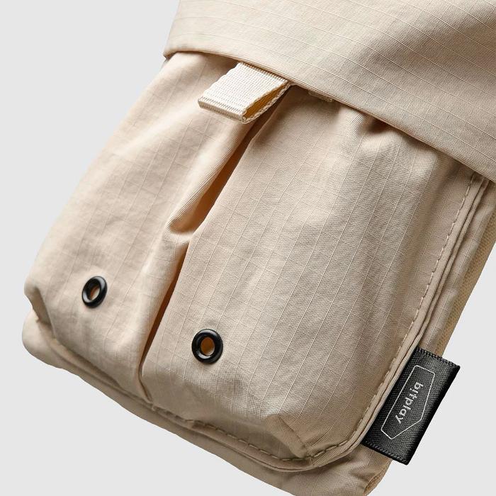 Shop and buy Bitplay Essential Phone Pouch| KURUMIZ online with great deals and sales prices with fast and safe shipping. KURUMIZ is the largest Singapore official authorised retailer for the largest collection of mobile premium accessories.