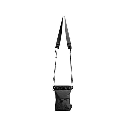 Shop and buy Bitplay Essential Phone Pouch| KURUMIZ online with great deals and sales prices with fast and safe shipping. KURUMIZ is the largest Singapore official authorised retailer for the largest collection of mobile premium accessories.