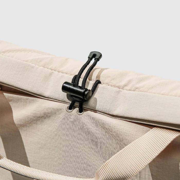 Shop and buy Bitplay Essential Snapper Sling-Bag 2.5L| KURUMIZ online with great deals and sales prices with fast and safe shipping. KURUMIZ is the largest Singapore official authorised retailer for the largest collection of mobile premium accessories.
