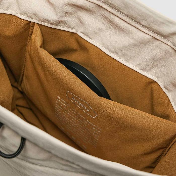 Shop and buy Bitplay Essential Snapper Sling-Bag 2.5L| KURUMIZ online with great deals and sales prices with fast and safe shipping. KURUMIZ is the largest Singapore official authorised retailer for the largest collection of mobile premium accessories.