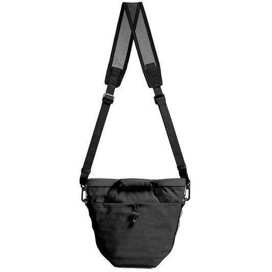 Shop and buy Bitplay Essential Snapper Sling-Bag 2.5L| KURUMIZ online with great deals and sales prices with fast and safe shipping. KURUMIZ is the largest Singapore official authorised retailer for the largest collection of mobile premium accessories.