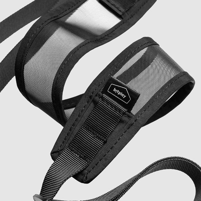 Shop and buy Bitplay Essential Snapper Sling-Bag 2.5L| KURUMIZ online with great deals and sales prices with fast and safe shipping. KURUMIZ is the largest Singapore official authorised retailer for the largest collection of mobile premium accessories.