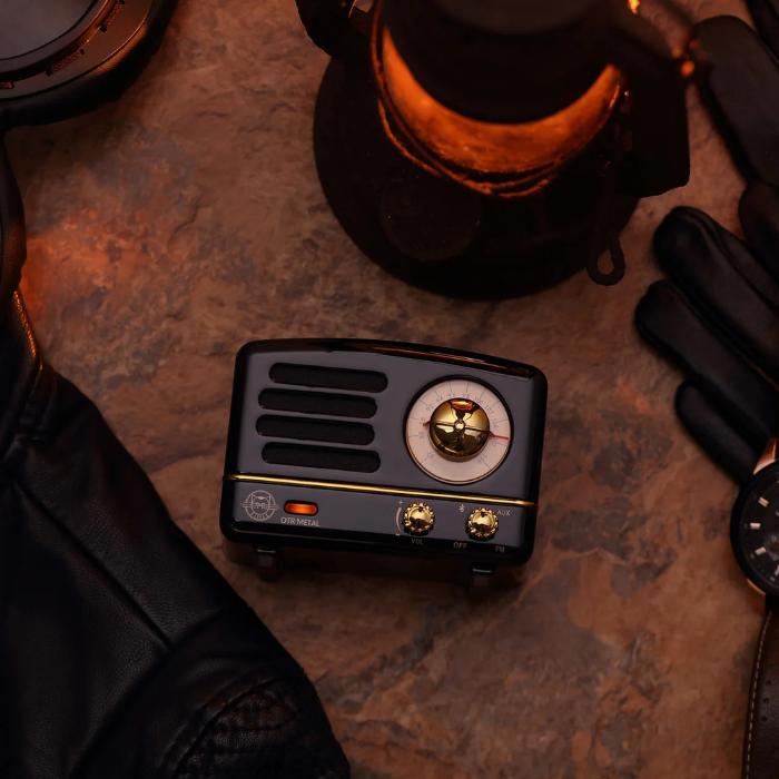 Shop and buy Muzen OTR Metal Series Gift-Box Portable Bluetooth Radio Speaker With Type-C| KURUMIZ online with great deals and sales prices with fast and safe shipping. KURUMIZ is the largest Singapore official authorised retailer for the largest collection of mobile premium accessories.